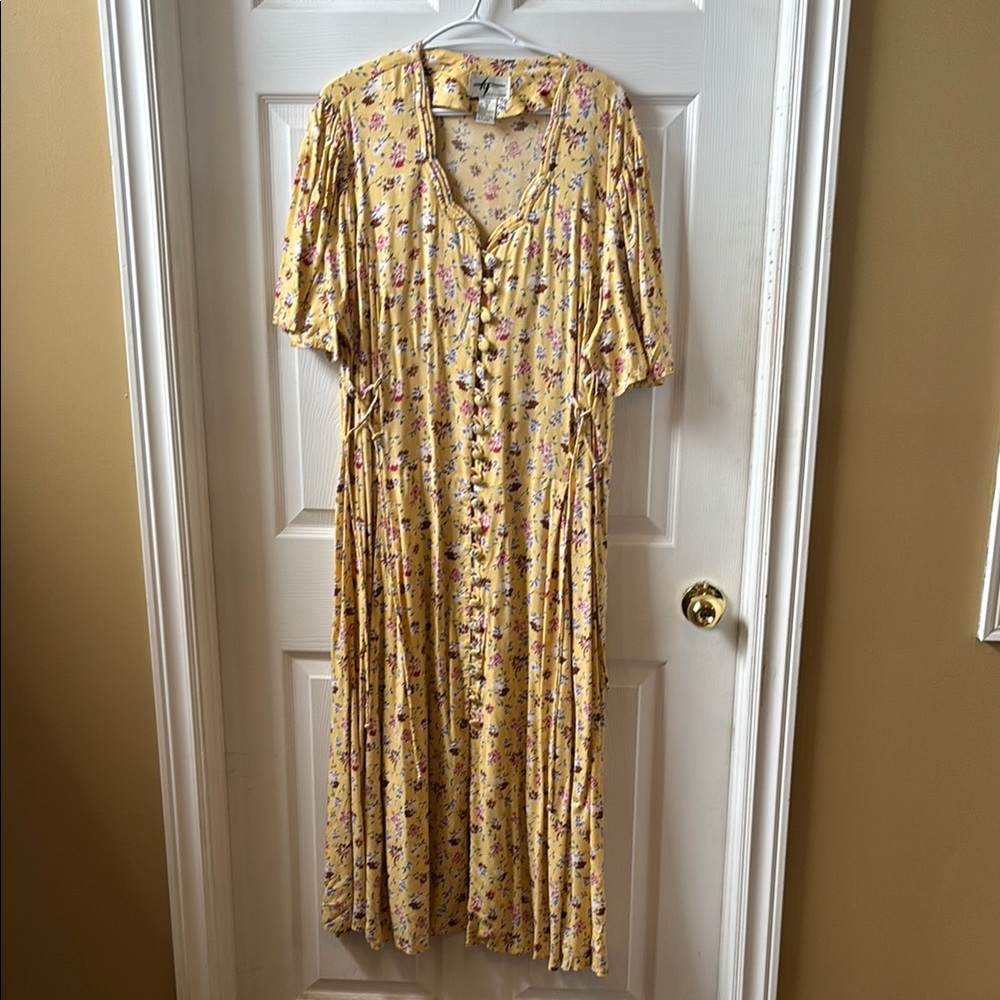 Charming Floral Button Front Dress in Yellow